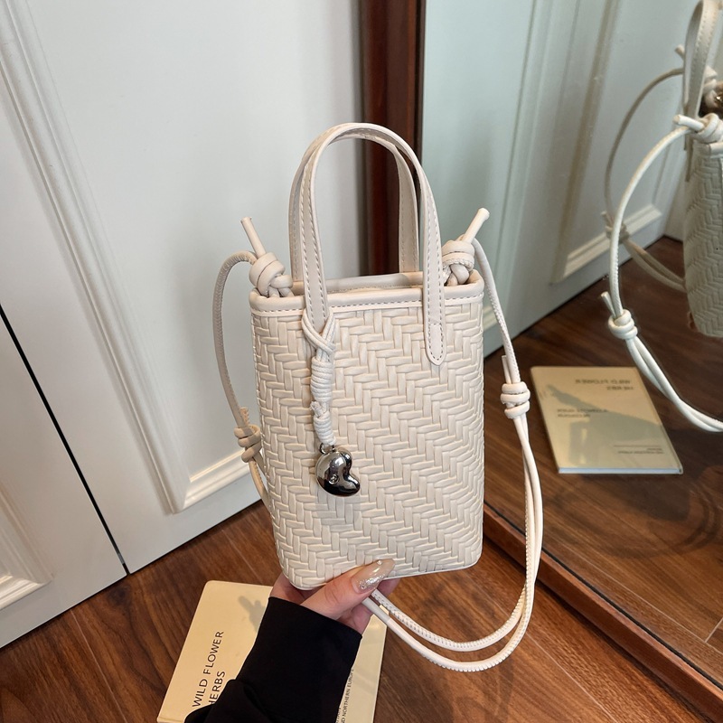 2025 New Woven Handbag High-End Solid Color Shoulder for Women Casual Commuter Crossbody Bag ddmymoon