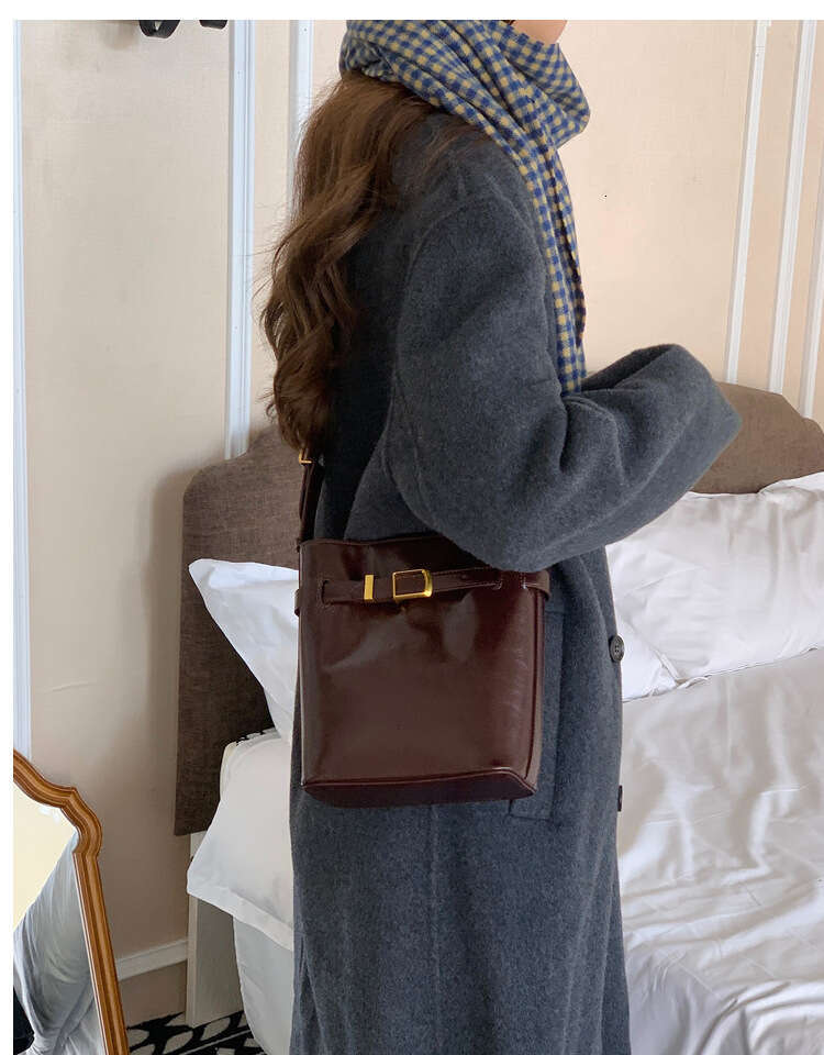 Korean Version Ins Oil Wax Leather Single Shoulder Crossbody Small 2025 High-end Simple Bucket Bag for Women