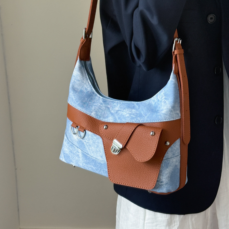Autumn New Retro Large Capacity Women's Shoulder Bag, New Niche Fashion Commuting Niche Design Women's Crossbody Bag Autumn New Designer Bag