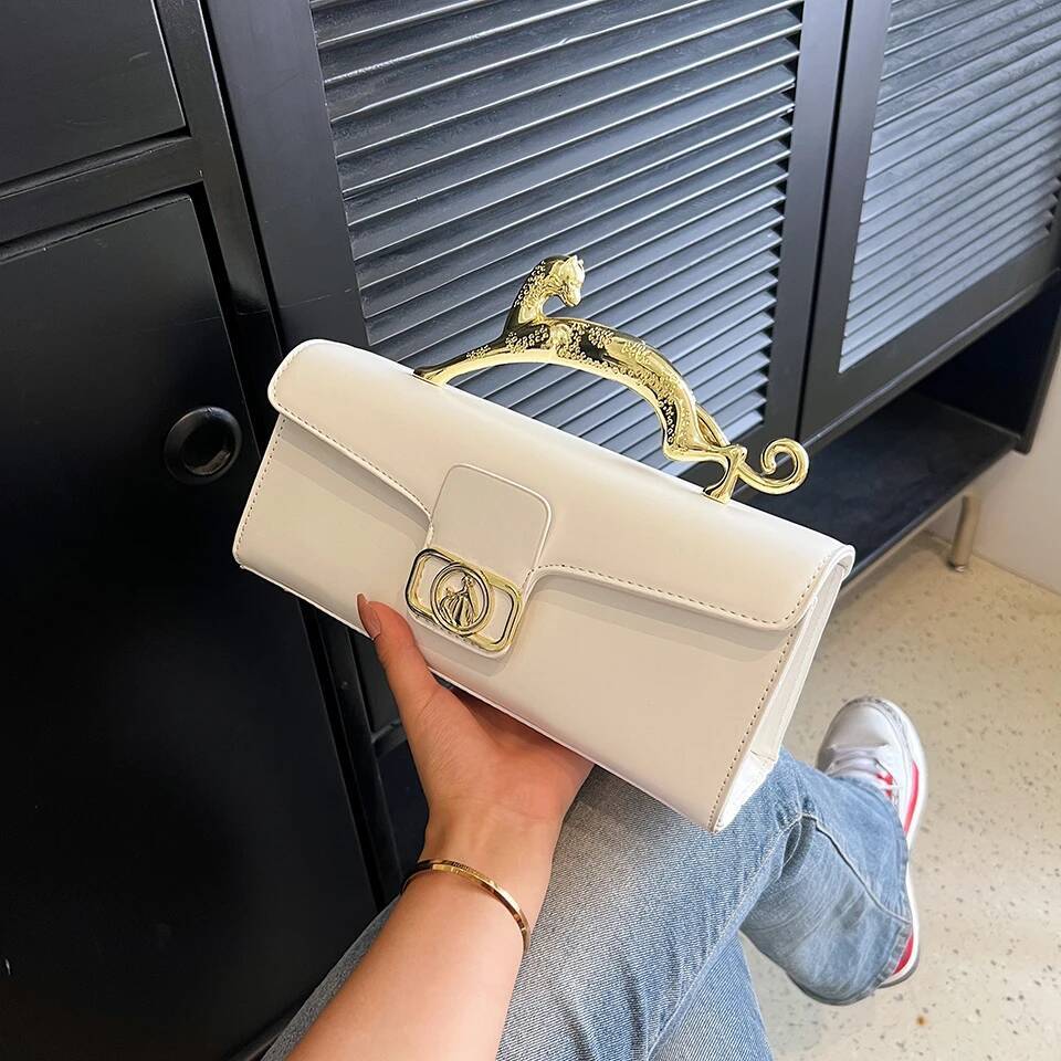 2025 autumn new metal buckle bag, simple, light, luxurious, elegant, fashionable, women's wallet party, niche women's card bag designer bag