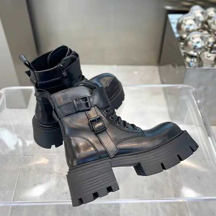 Fashionable Black Versatile Retro High-Top Thick-Soled Martin Boots for Womens Summer Height-Enhancing Buckle W250811