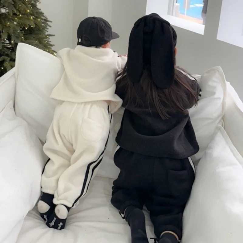 Boys Fleece Sets Girls Winter Warm Suit Childrens Thickened Sports Outfits New Autumn Long-Sleeved Sweater Two-Piece Trousers Z250811