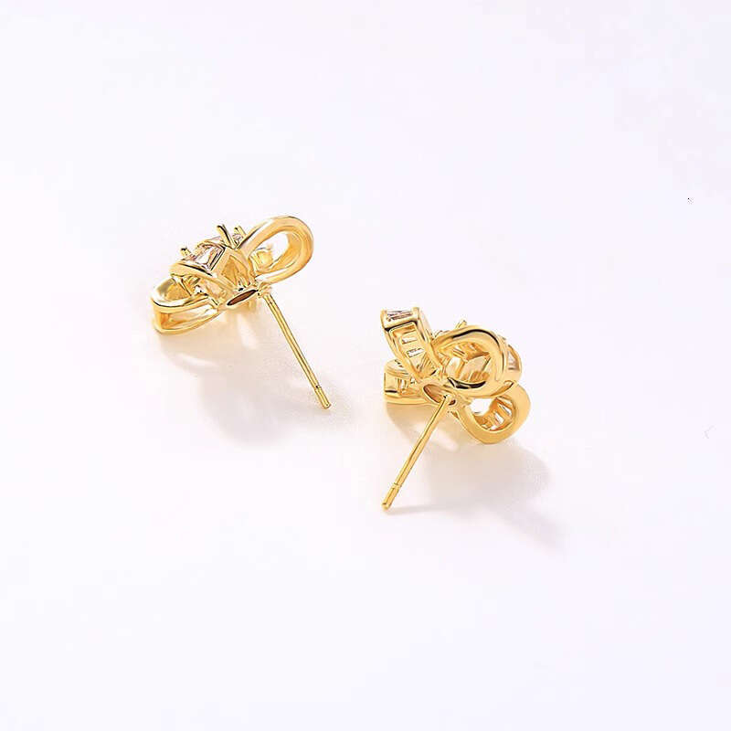 DHcollections Korean Version Full Dia Heavy Craft Flower for Women Trendy Sier Needle Earrings Niche Design Sense Small Simple Versatile Light Fashion