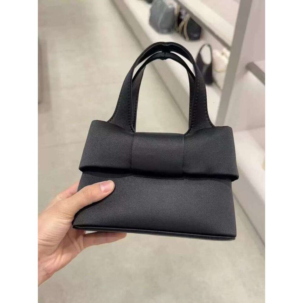 Bowknot Handbag For Women 2025 New Niche High-End Playful Girl Versatile Baguette Crossbody Bag