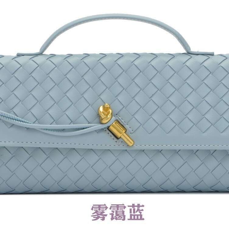 2025 New Niche Woven Single Shoulder Baguette Fashion Horizontal Clutch Organ Lady Crossbody Long Bag