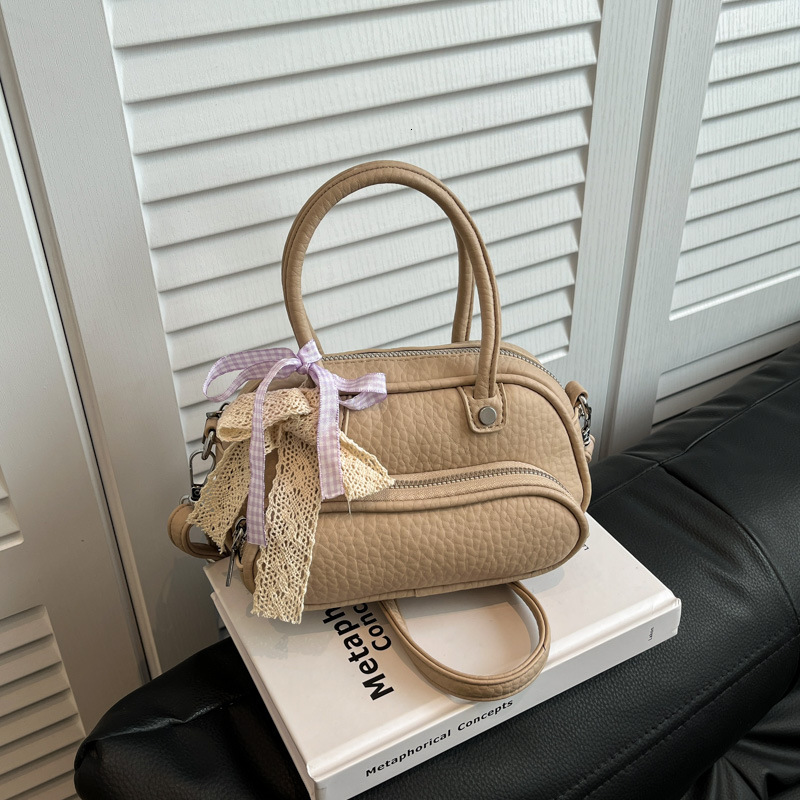 Lychee Pattern Handheld Bowling for Women 2025 New Korean Version Niche Design Versatile Commuter Shoulder Crossbody Bag ddmymoon