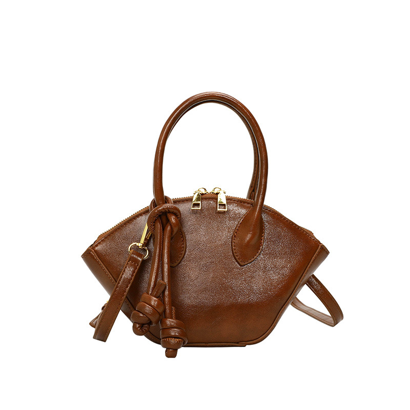 Elegant Casual Design Handbag Featuring Classic Colors & Contemporary Charm