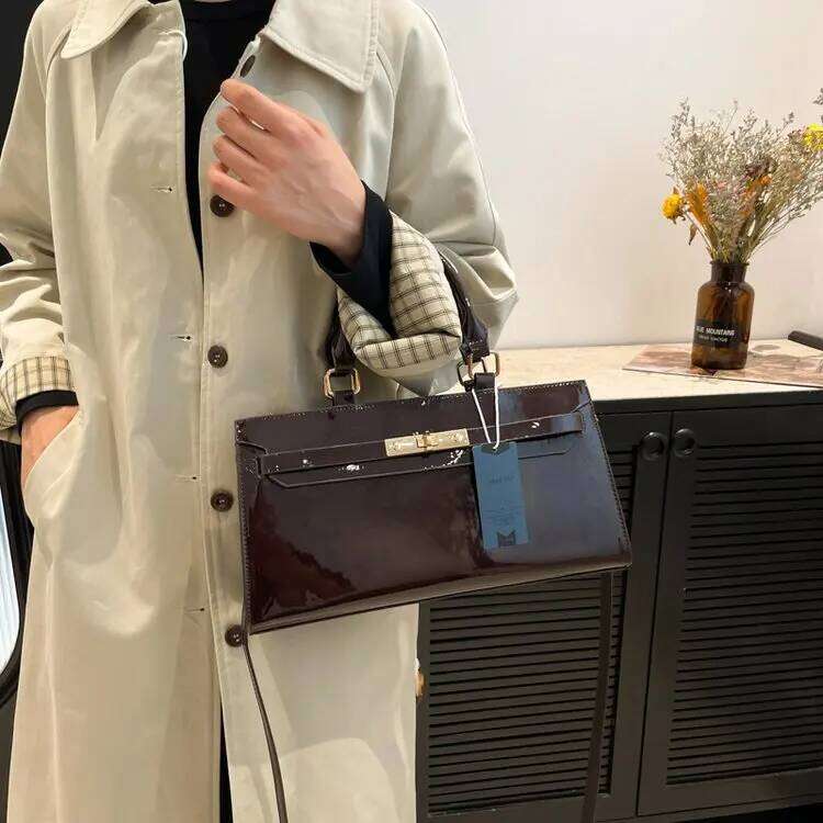 Designer Textured Messenger Purse Women S Patent Leather Shoulder Bag Versatile For Tail Parties Travel Shopping