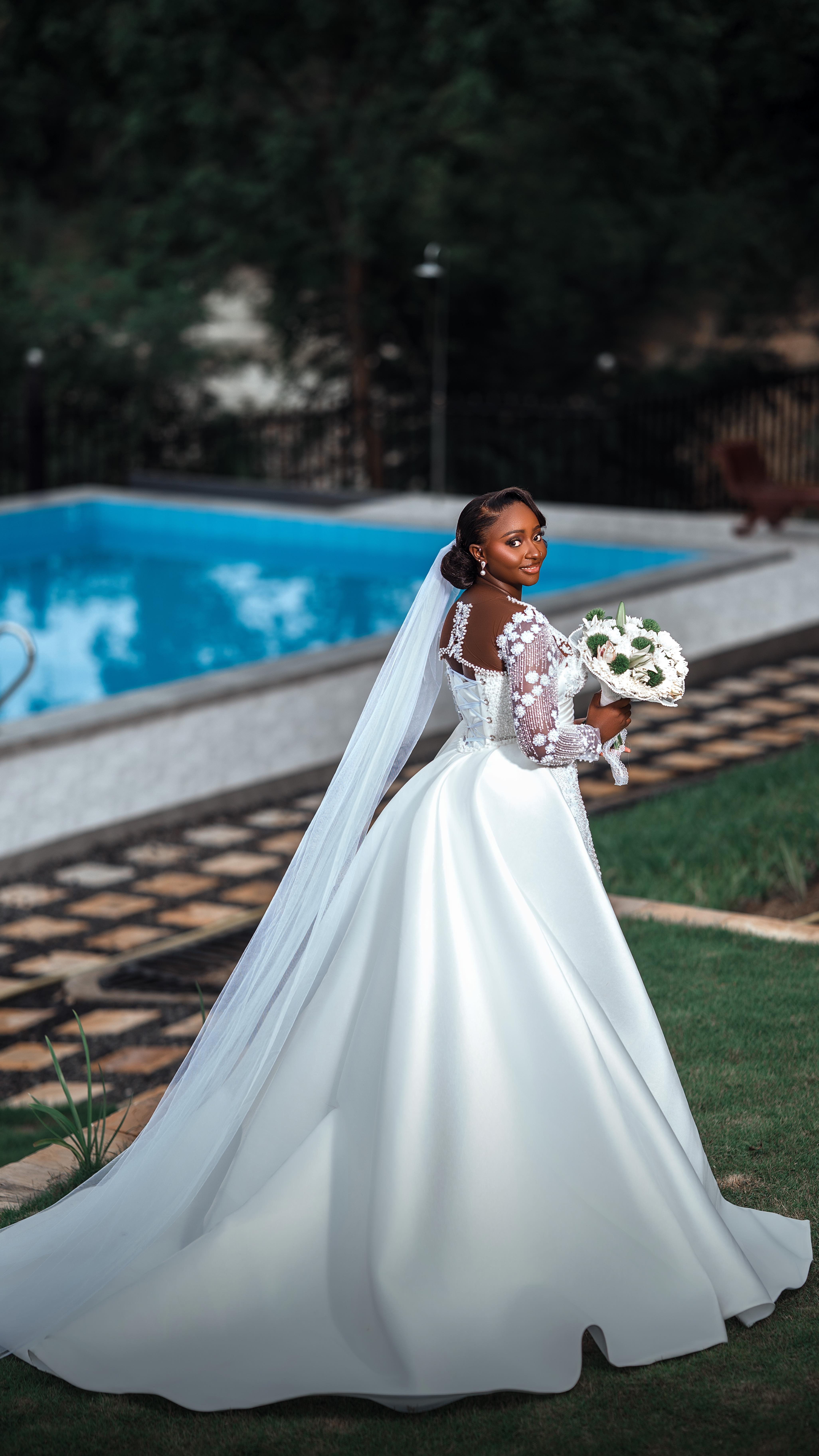 Stylish Wedding Dresses Sequins Beading Bridal Gowns Detachable Train Pearls O Neck Long Sleeve Mermaid Customized Bride Vestidos De Novia Plus Size