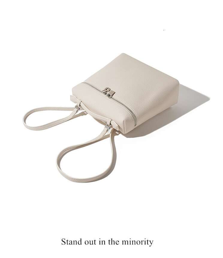 Designer Bag Tote Bag Shoulder Bag Manykostgivan Commuting Large Capacity Backpack For Women 2025 New Summer Lunch Box Niche Versatile Double Shoulder