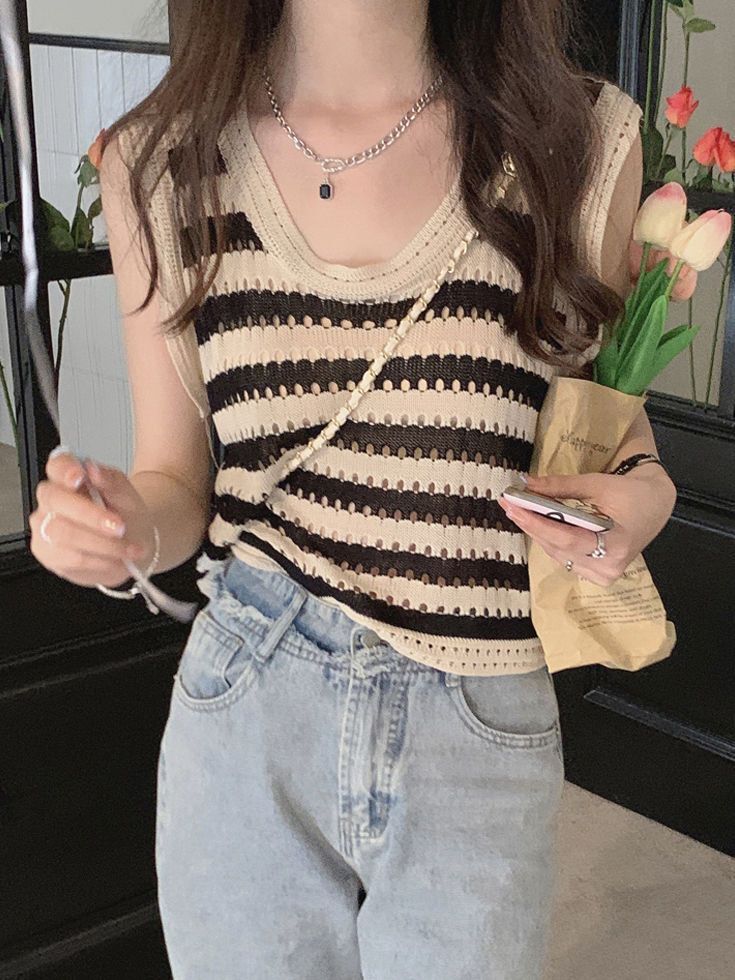 Vintage Black And White Striped Hollow Knit Vest For Women Summer New Loose Slimming Outerwear Hot Girl Sleeveless Top