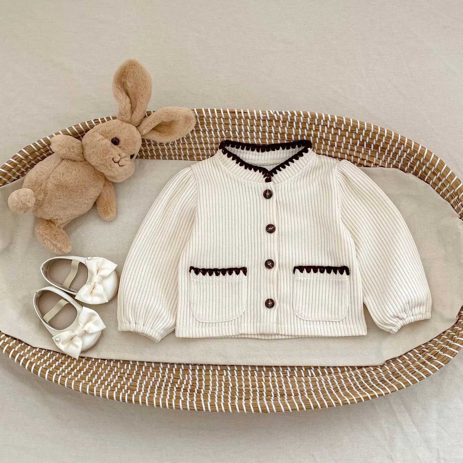 Autumn new baby clothes for 2-4 years old baby suit for girls corduroy long-sleeved coat + bell bottoms Z250811