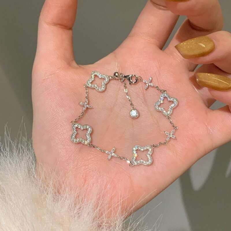 Luxury jewelry designer bracelet for women retro hollowed out inlay full diamond clover bracelet shiny high-end socialite jewelry moissanite chain gol