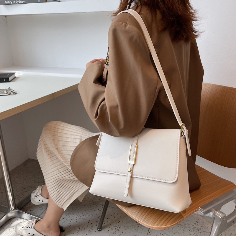 2025 autumn new retro fashion simple shoulder bag elegant niche design armpit bag popular women's crossbody bag designer bag