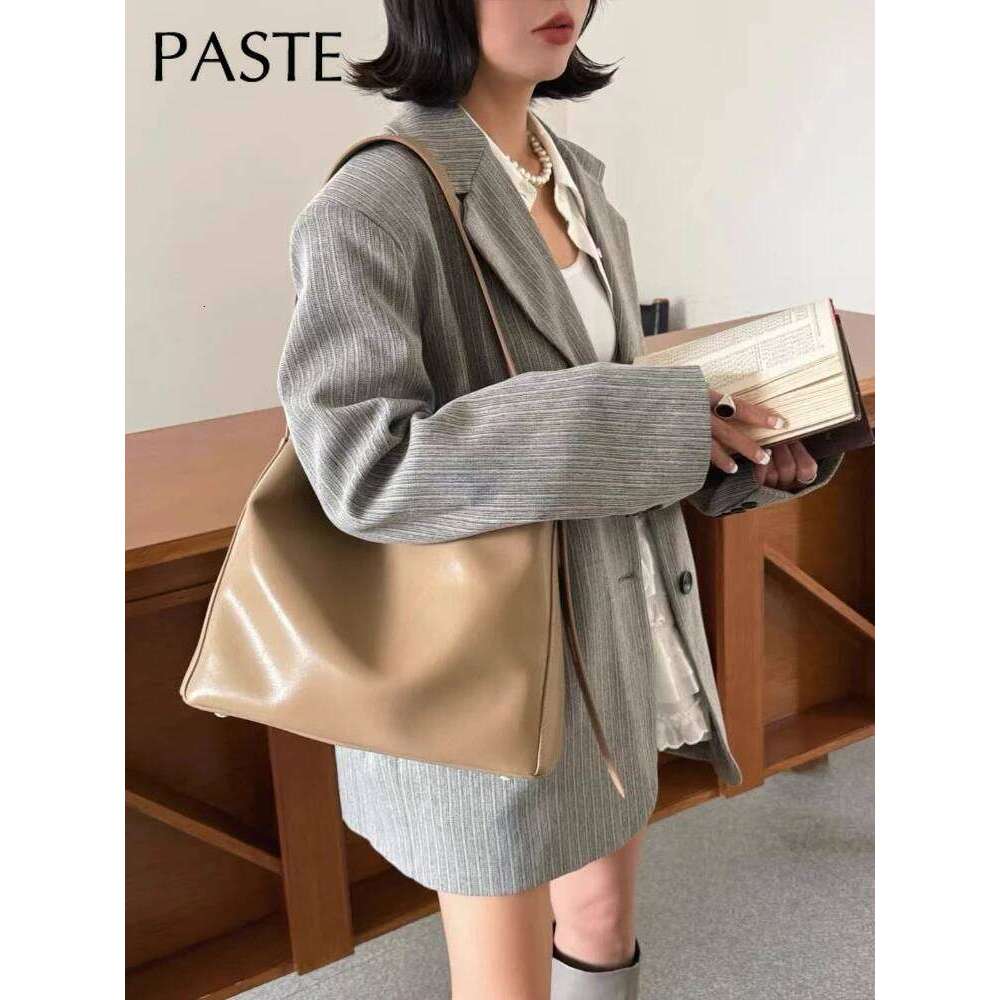 New Simple Glossy Oil Wax Cowhide Leather Women Armpit Shoulder Bag Adjustable Handle Long-handle Travel Handbag Large