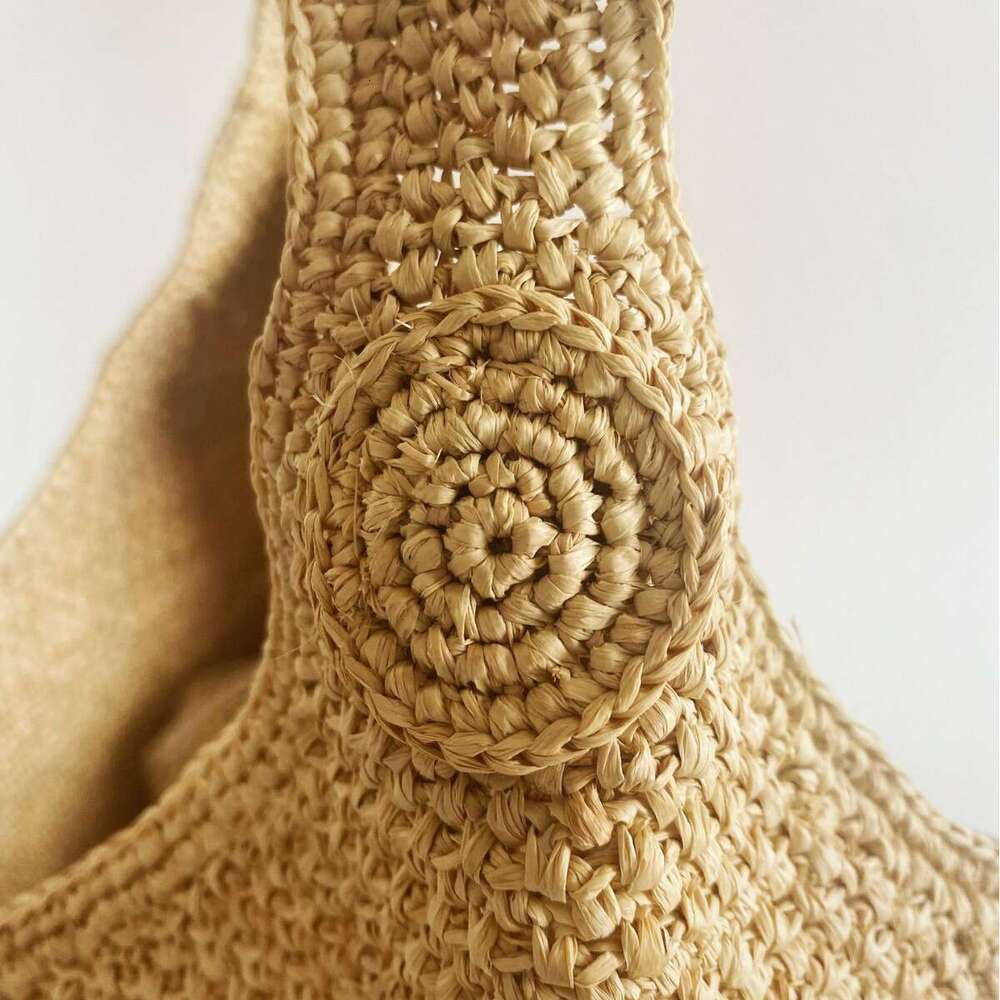 Raffia Straw Bucket Handmade Woven Korean and Japanese Style Ins Wind Vacation Beach Travel Outfit Bag Fashion Versatile