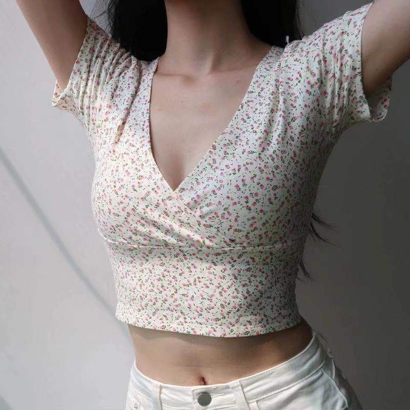 2025 New Floral Short Cropped Top for Women Summer Slim Fit V-Neck Short Sleeve Korean Style T-Shirt Trendy