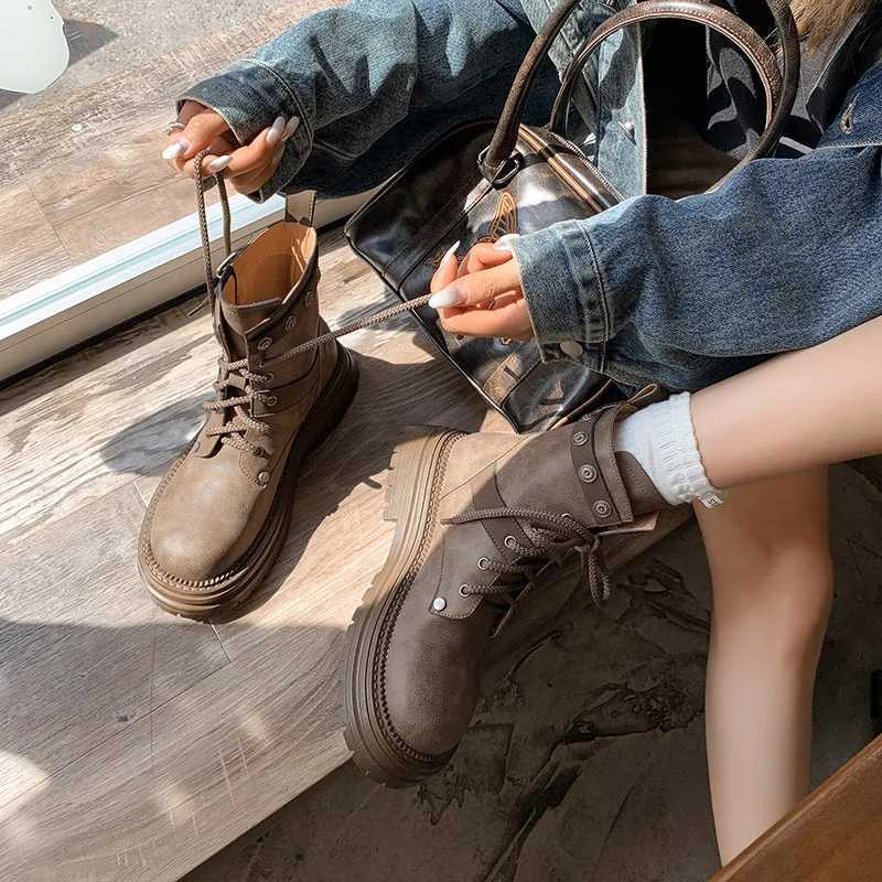 2025 Autumn Platform Cowhide Martin Boots Round Toe Lace Up Middle Heel Rivet Short Boots Large Size Womens Boots W250811