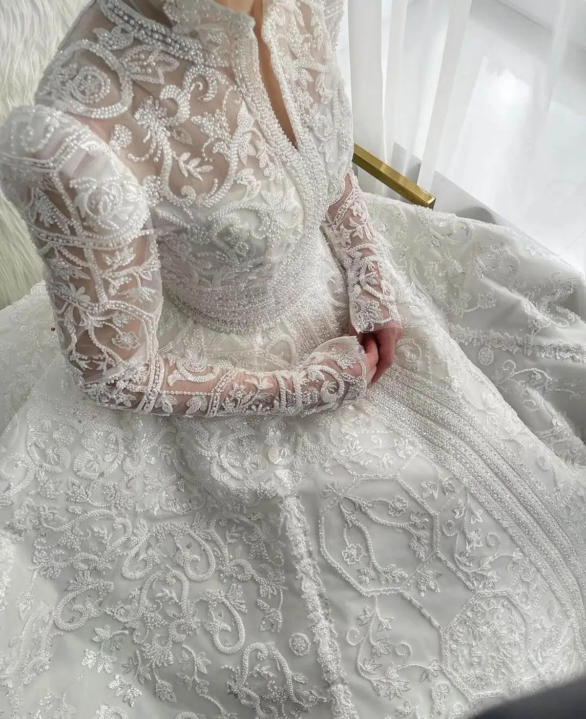 Luxury Pearl Wedding Dresses Sequins Beading High Neck Bridal Gowns Muslim Long Sleeve Customized A Line Dress Vestido de novia Plus Size Customized