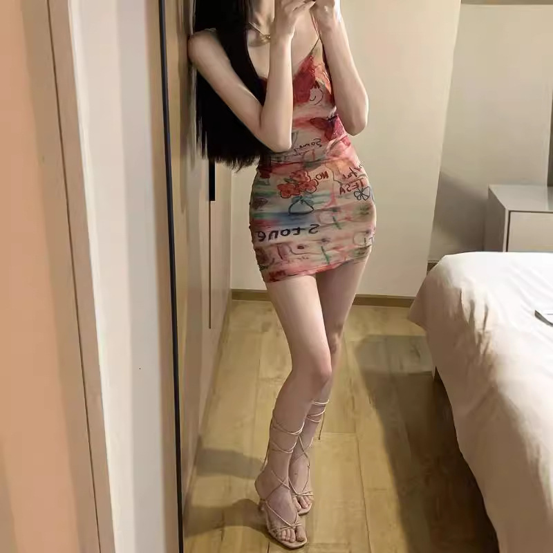 2025l Butterfly Graffiti Printed Tank Top Dress Women's Summer Niche Slim fashion Fit Short Skirt New Designer