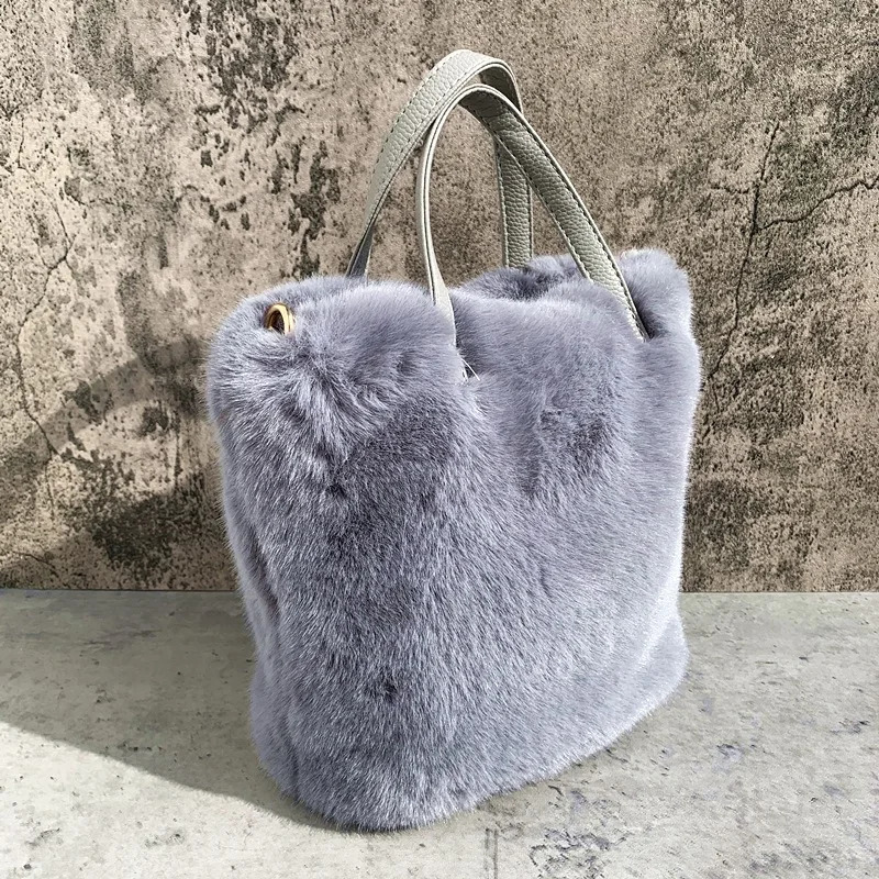 Fashion Women Solid Color Shoulder Bag Winter Soft Plush Bucket Faux Fur Shopping Large Capacity Fluffy Chain Bags 250811