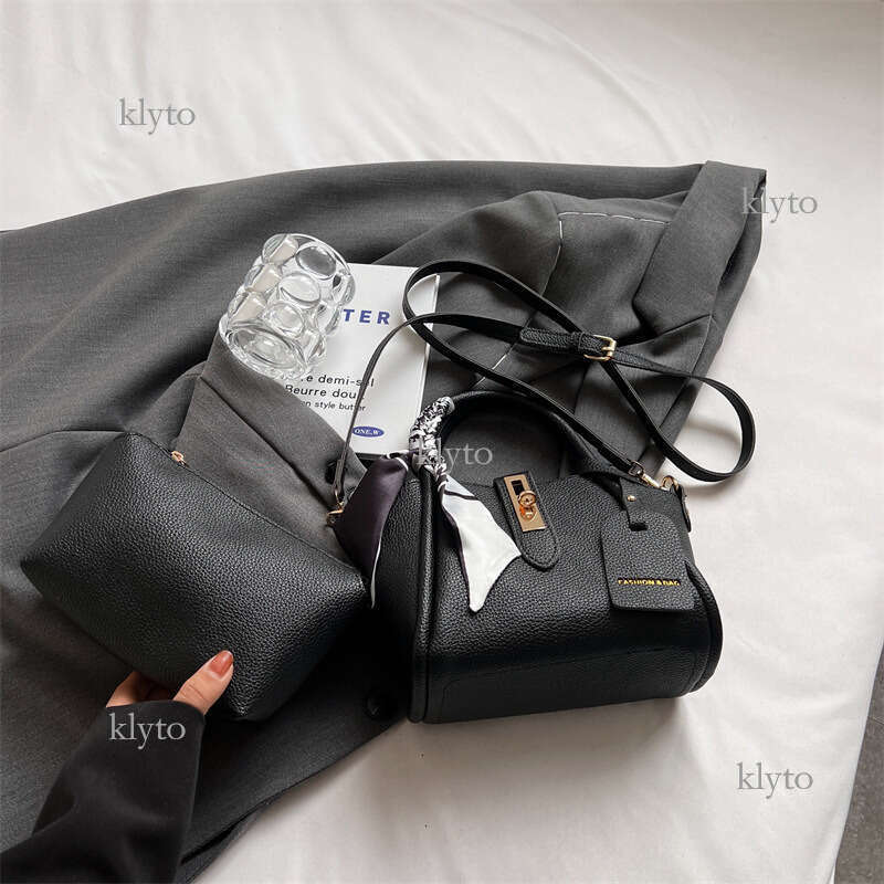 Designer Handbags for Women 2023 New Trendy Summer Basket Ladies Crossbody Handheld Bucket Bag