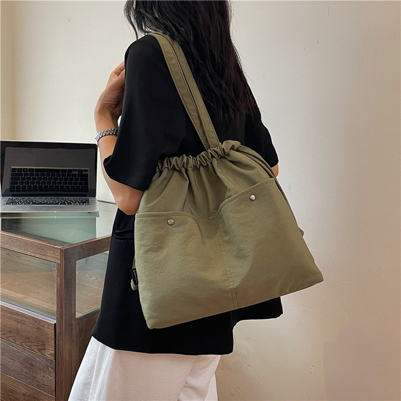 New Drawstring Nylon Underarm Design Handheld Bucket Large Capacity Shoulder Bag Trendy Versatile Commuting