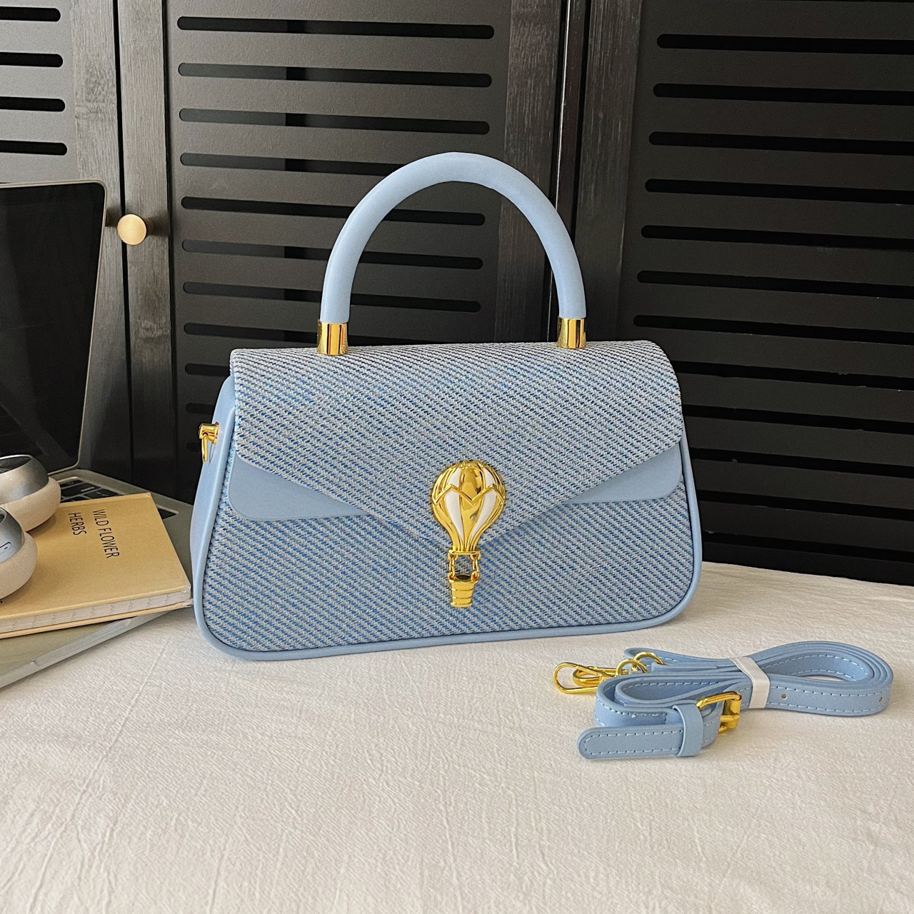 Free Shipping 2025 New Women's Designer Lychee Pattern Lock Simple Casual Slanted Shoulder Handbag Women's Small Square Bag Wallet Dinner Ba