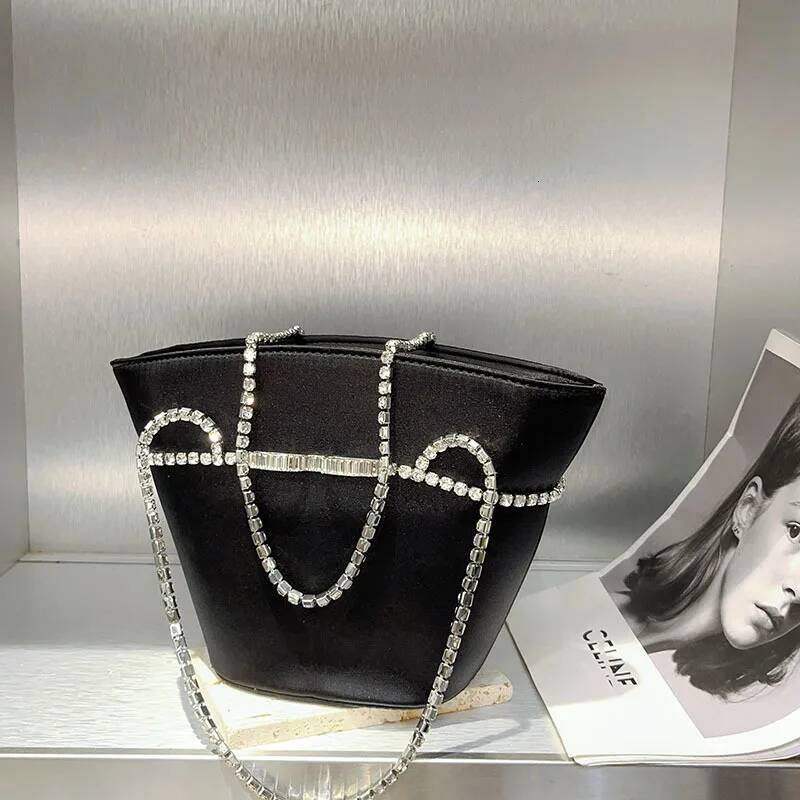 2025 Autumn New Women's Light Luxury Handbag Fashion Underarm Handbag Crystal Embossed Women's Shoulder Bag Autumn New Designer Bag Women�