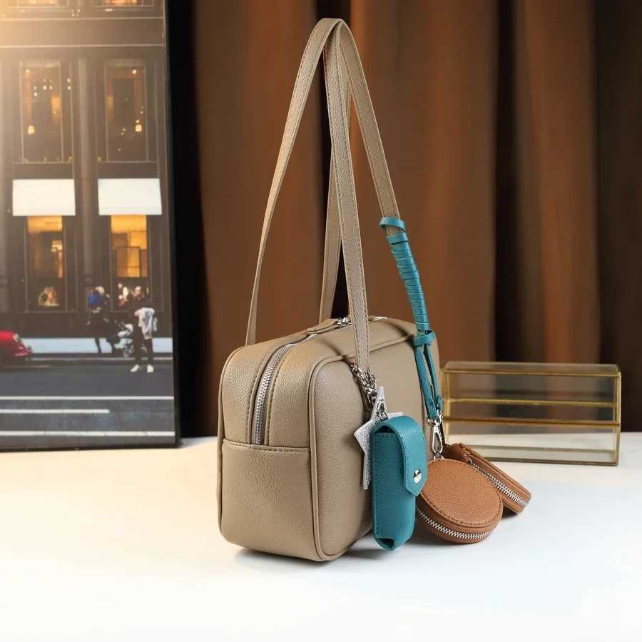 Change Bag Pendant Lipstick Bag Pendant Fashion Temperament Boston Large Capacity Womens Handbag Simple Atmosphere Messenger Z250811