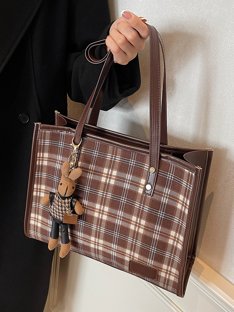 2025 Autumn New Shoulder bag Bag Large Capacity Checkered Women s Bag Autumn New Designer Bag women s New Retro Handbag Commuter Women s Crossbody Bag