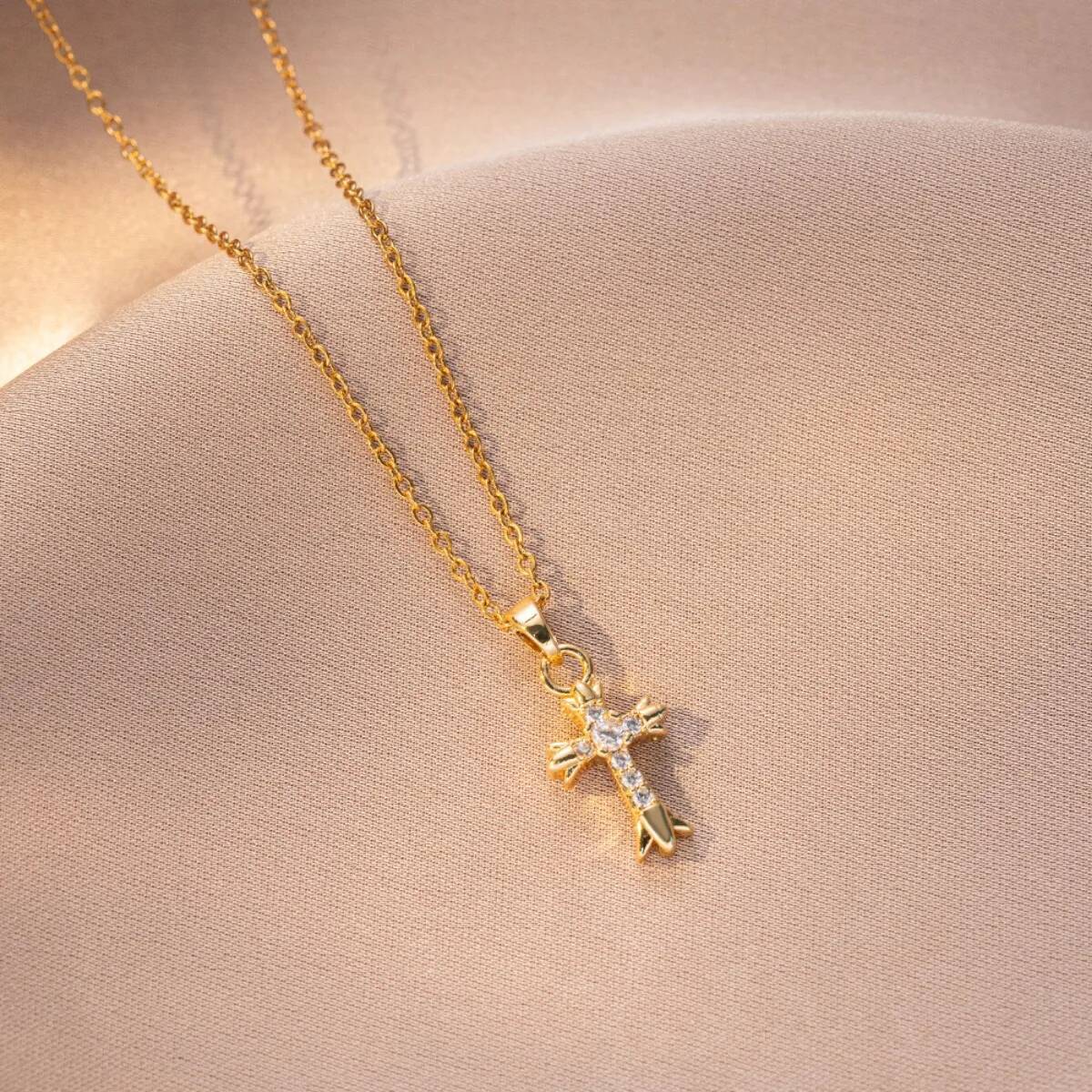 Stainless Steel Chain Fashion Zircon Pendant Necklaces for Women Men Cool Gold Sier Color Cross Jewelry Gifts