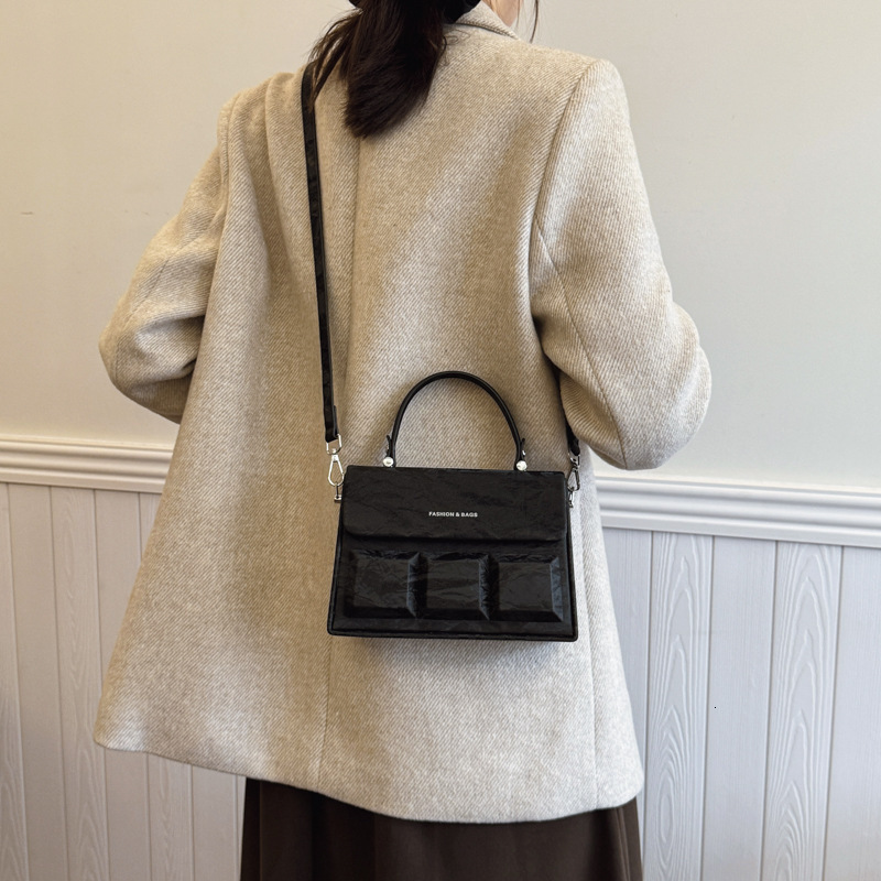 Niche Design Box for Women 2025 New High-End Feel Embossed Handbag Simple Single Shoulder Crossbody Small Square Bag ddmymoon