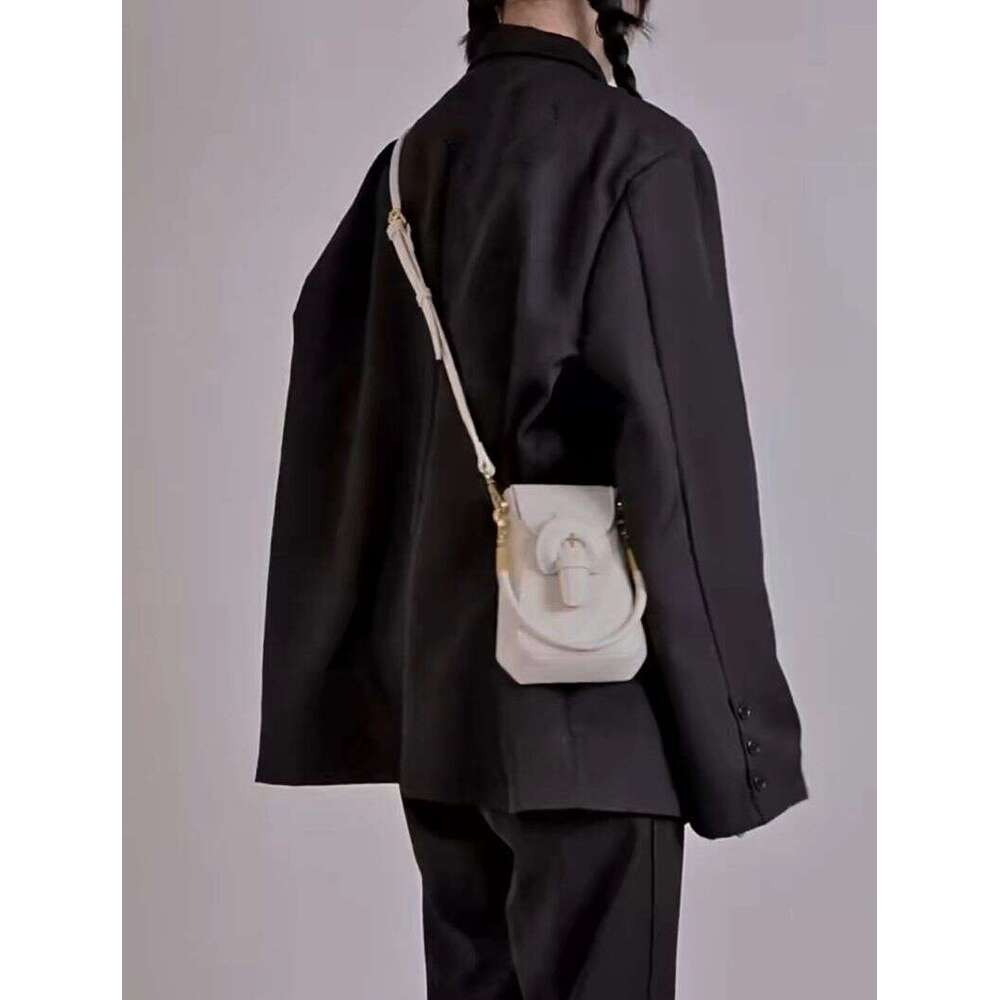 Niche Design Package, Exquisite Hand-Hd Envope, Small Handbag, Mobile Phone, Fashionable Crossbody Bag, 2024 New