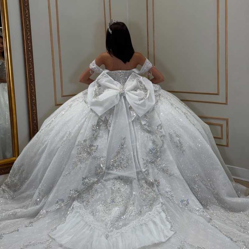 White Shiny Quinceanera Dresses Off The Shoulder Sequin Applique Beads Bow Tull Party Birthday Ball Gown Vestidos De 15 Anos Sweet 16 Dress