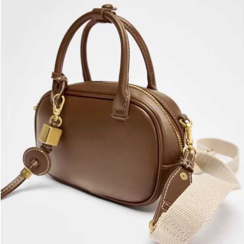 Mini Fashionable Womens Handbag Crossbody Shoulder Pillow Bag with Phone Pocket Hard PU Material Fashionable Style Z250811