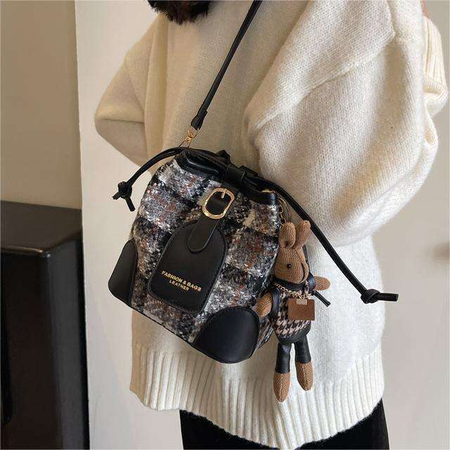 High-Quality Versatile Bucket Shoulder Small for Women 2025 New Trendy Fashion Commuter Crossbody Bag