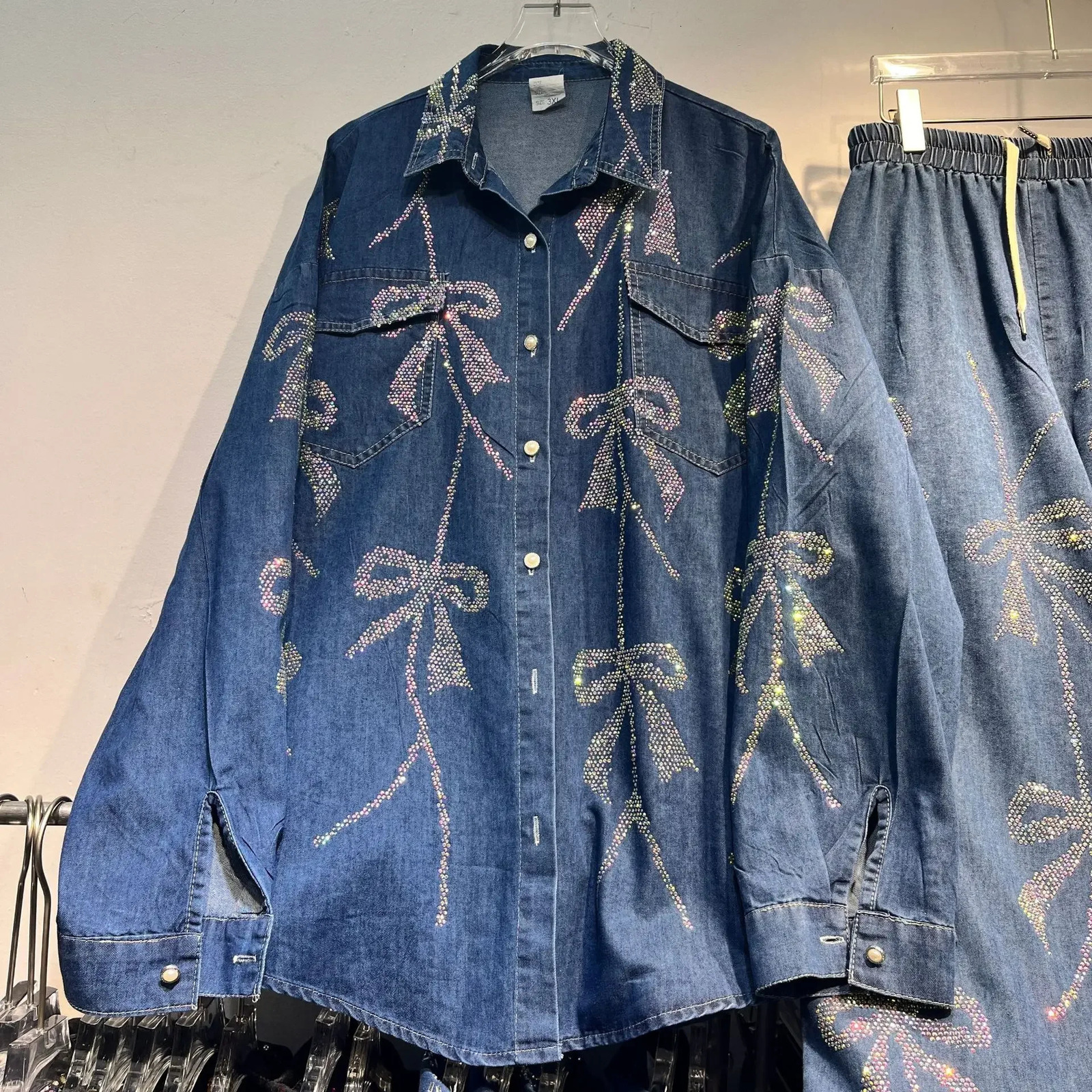 Spring 2025 Fashion Butterfly Knot Rhinestone Denim Shirt Wide Leg Jeans Two Piece Set Slimming Effect Stylish Casual Wear 250811