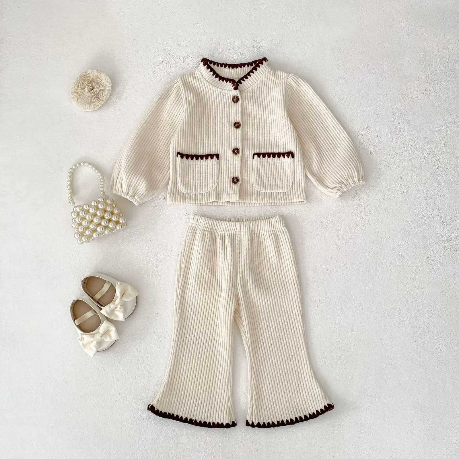 Autumn new baby clothes for 2-4 years old baby suit for girls corduroy long-sleeved coat + bell bottoms Z250811
