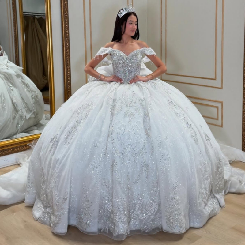 White Shiny Quinceanera Dresses Off The Shoulder Sequin Applique Beads Bow Tull Party Birthday Ball Gown Vestidos De 15 Anos Sweet 16 Dress