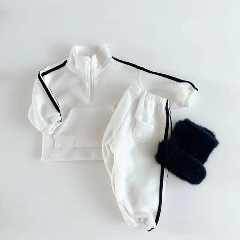 Boys Fleece Sets Girls Winter Warm Suit Childrens Thickened Sports Outfits New Autumn Long-Sleeved Sweater Two-Piece Trousers Z250811