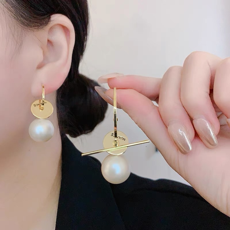 Free Shipping Designer Fashion Accessories Elegant New Women's Earrings AB Style Unique Asymmetric Internet Celebrity Pearl Earrings Luxury Jewel