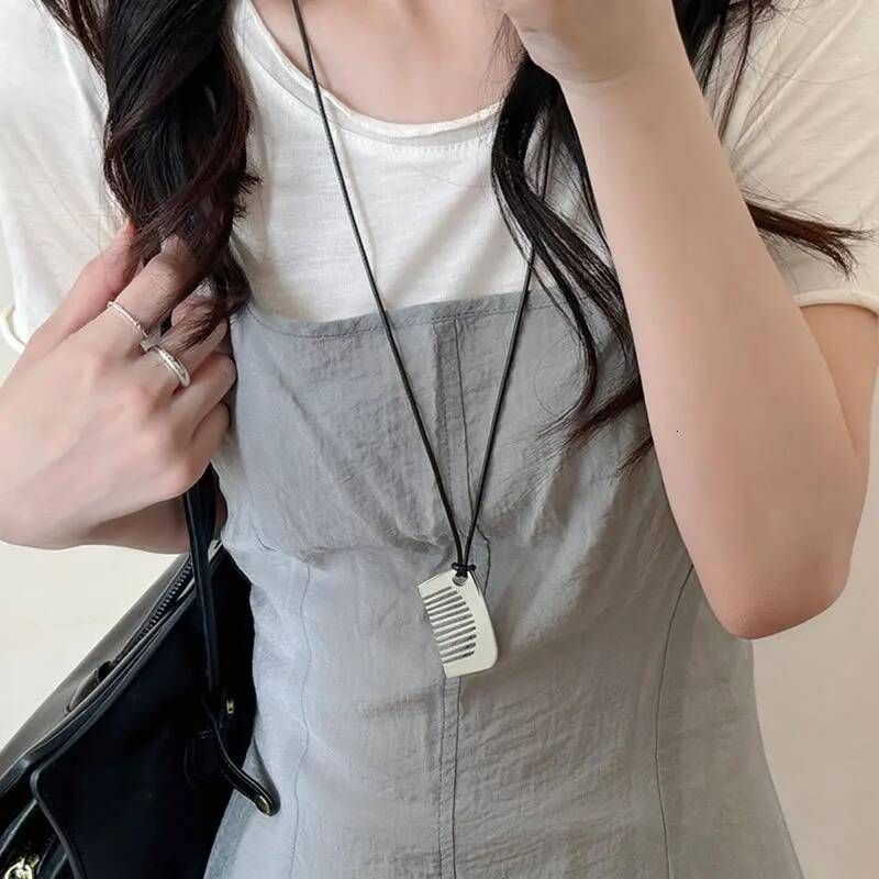 Korean Niche Leopard Print Vinegar Comb Pendant, Black Rope Necklace Women Design Sweater Chain for Girl Party Gifts Jewelry for Women