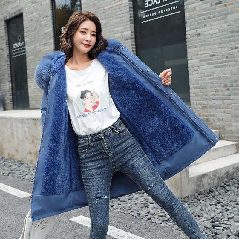 Women's coat, medium to long, with a large leather collar and a V-shaped down cotton jacket