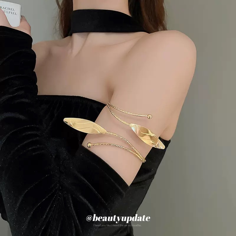 Fashionable high-quality sleeve badge with a simple leaf design, adjustable opening, and gold sleeve badge for women