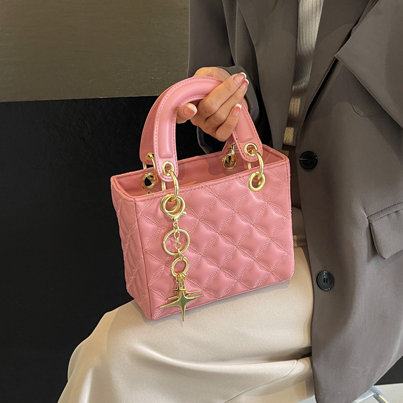 Niche Design Handbag Princess Diana Style Women 2025 New High-end Fashion Quilted Shoulder Bag Versatile Crossbody Bag