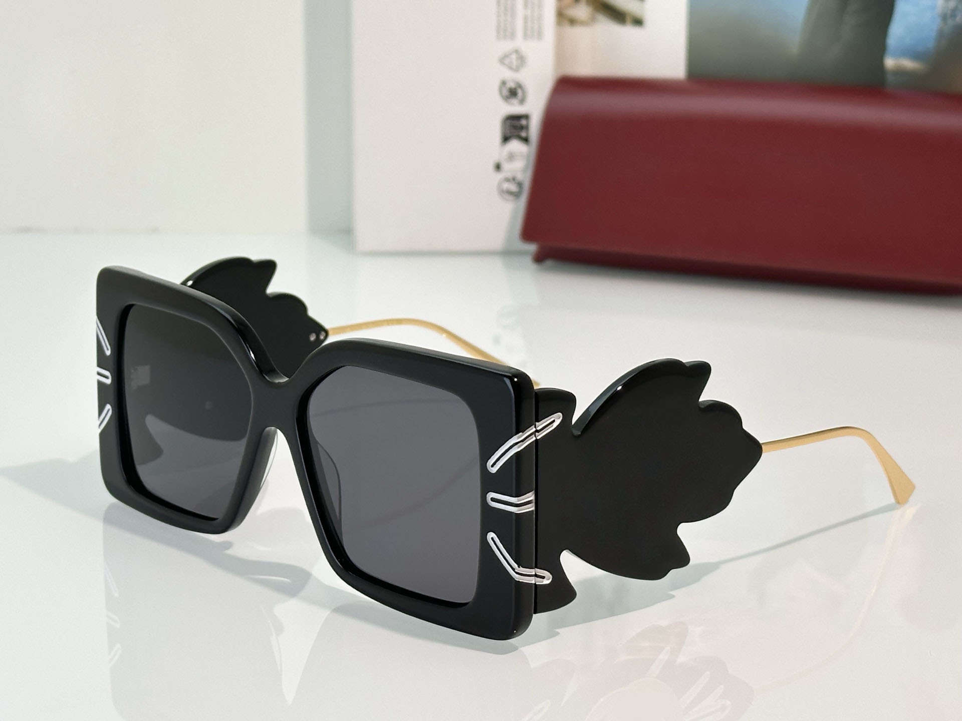 Luxury Designers Womens Sunglasses For Women Men Sun Glasses Mens Designer 0535S Fashion Style Protects Eyes Random Box