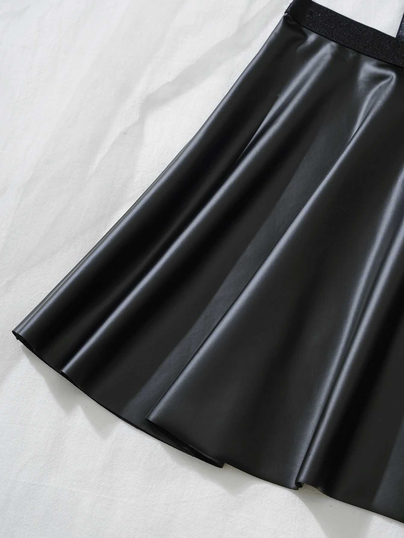 New Fashion Women Sexy Bras And Skirts Set Leather Adjustable Shoulder Strap Underwear Breathable Erotic Lingerie Ruffle SkirtXJ250812