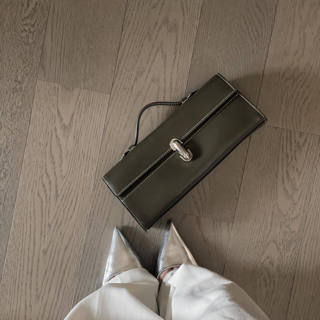 2025 Autumn bag New Women s Shoulder Bag New Long Handbag Slim Fit Niche Design Retro women s Leather Women s Small Square Bag Autumn New Designer Bag