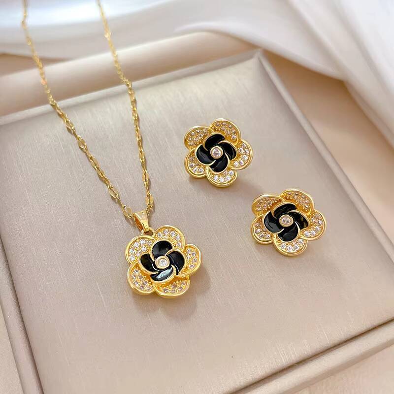 Wholesale Hot Sale Gold Plated Stainless Steel Necklace Fashion Jewelry Set for Women